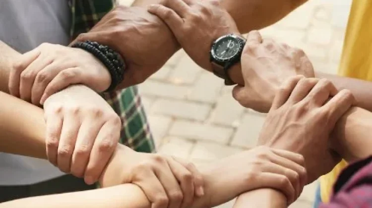 Hubungan Sosial yang Baik Bantu Hidup Bahagia