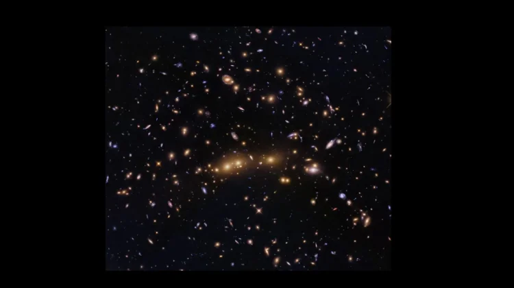 Hubble Tangkap Momen Langka: Tabrakan antara Dua Gugus Galaksi