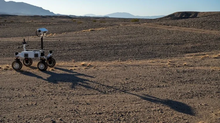 Uji Coba Rover di Gurun, ERNEST Siap Jelajah Bulan Lebih Cepat