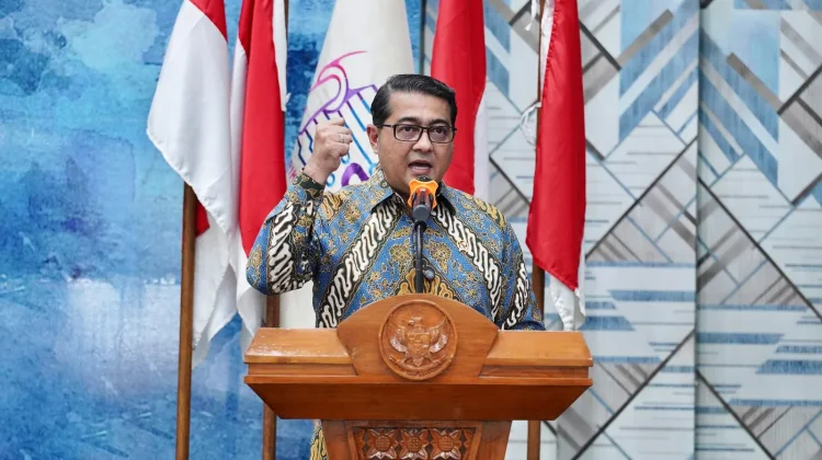Menteri Ekraf Terima Anugerah Pelopor Kemerdekaan Pers Indonesia
