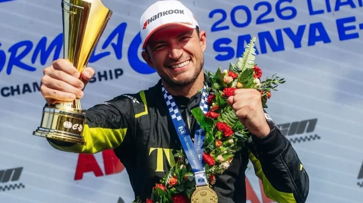 Jake Dennis Juara Formula E Sanya E-Prix 2026, Andretti Amankan Posisi 1-2