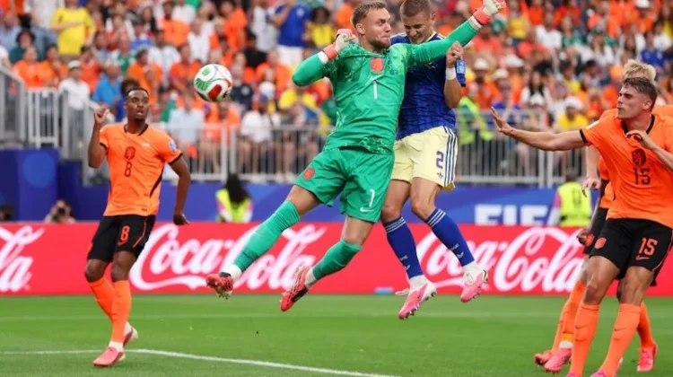 Swedia Gigit Jari, Dua Gol Brobbey Langsung Bawa Belanda Unggul di Babak Pertama