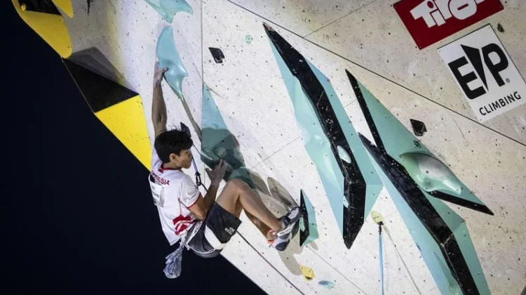 Srondeng Lolos Final Lead World Climbing Series Innsbruck