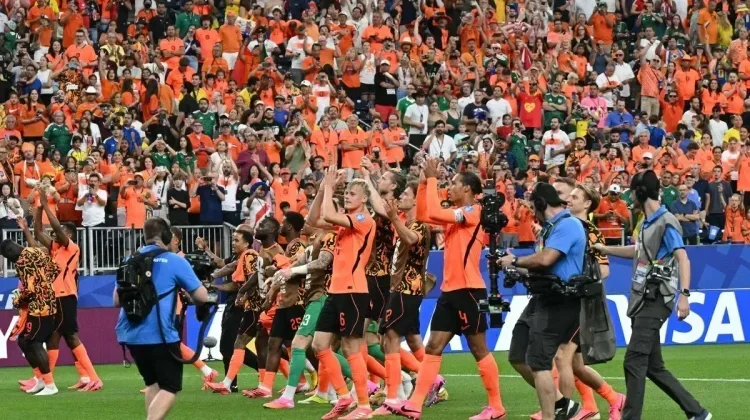 Belanda Bungkam Swedia 5-1, Frenkie de Jong Serang Balik Para Kritikus