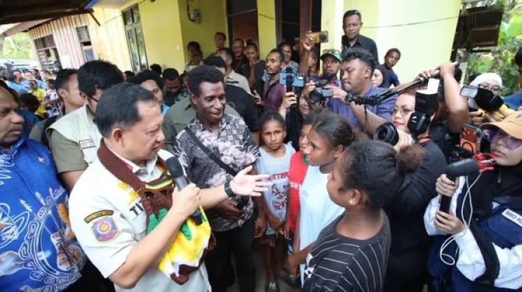 Mendagri Tinjau Program Bedah Rumah di Papua, 22.379 Rumah Siap Direhabilitasi