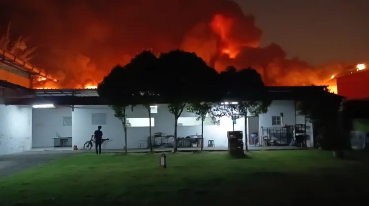 Pabrik Sandal di Tangerang Terbakar, Tiga Kali Ledakan