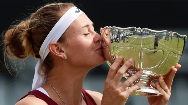 Marie Bouzkova Raih Gelar Lapangan Rumput Perdana di Nottingham Open