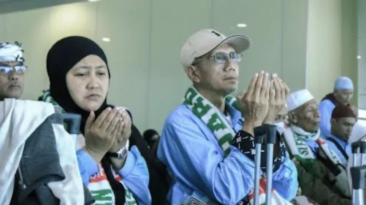 Petugas Atur Jadwal Keberangkatan Kloter 4 menuju Madinah