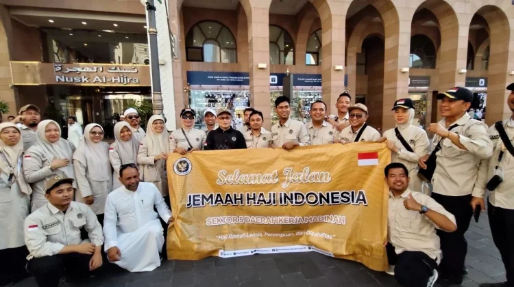 Kepala Daker Madinah Lepas Kepulangan Kloter 15 LOP ke Indonesia