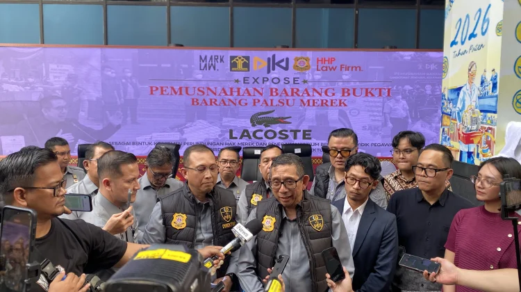 Kementerian Hukum Musnahkan Ratusan Merek Lacoste Ilegal Senilai Rp940 Juta