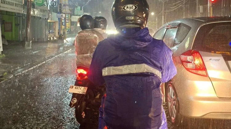 BMKG Beri Peringatan Cuaca Jakarta, Warga Diminta Siaga Hujan Siang dan Malam Hari