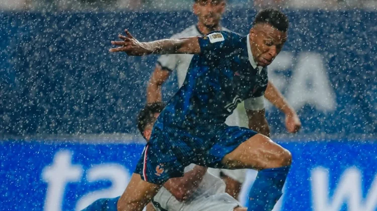 Laga Tertunda Dua Jam, Mbappe Ungkap Tantangan Mental