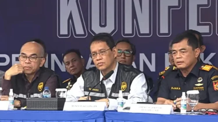 Purbaya Ancam Sanksi Lebih Berat Bagi Pelaku Impor Pakaian Bekas