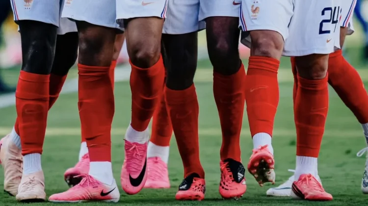 Bukan Sekadar Gaya, Ini Alasan Sepatu Pink Mendominasi Piala Dunia 2026