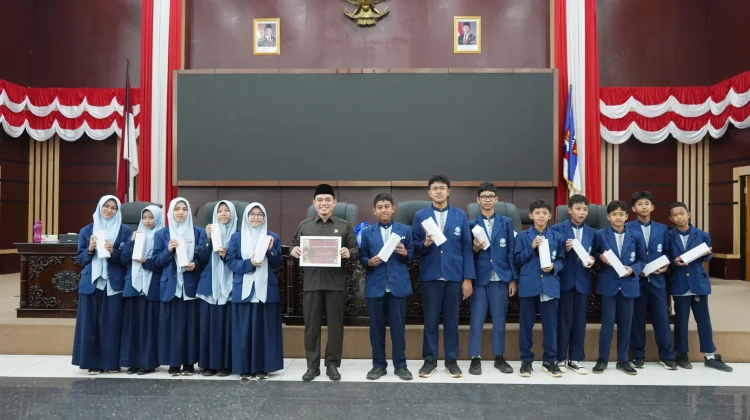 Belajar Sampaikan Aspirasi, Siswa SMPIT Nurul Fikri Datangi DPRD Kota Bogor