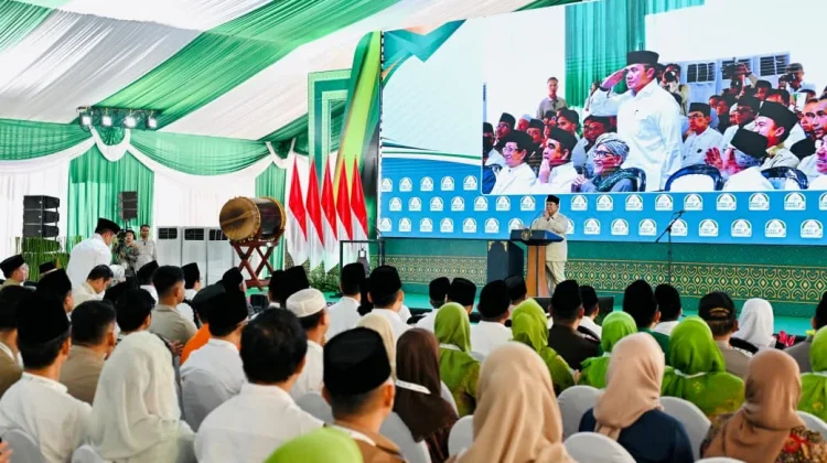 Momen Hangat Presiden Lihat Kapolri dan Panglima TNI Berkopiah dalam Konbes NU