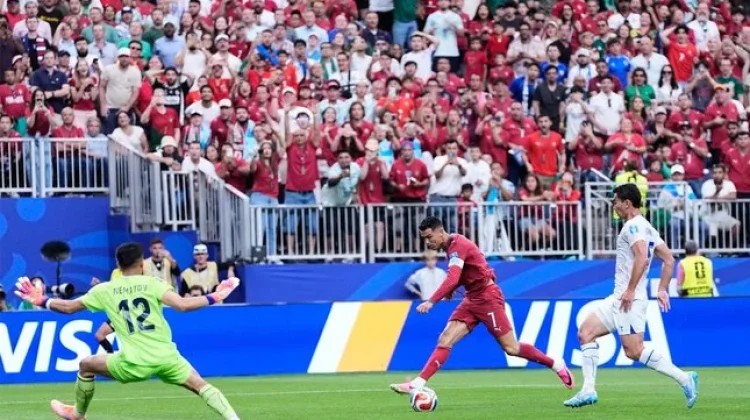 Portugal Pesta Gol, Cristiano Ronaldo Bungkam Kritikus: Jangan Lupa Siapa Saya