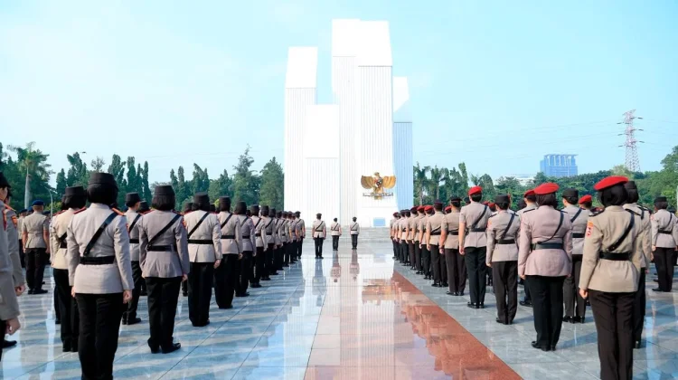 Polri Gelar Ziarah dan Tabur Bunga Menyambut Hari Bhayangkara Ke-80