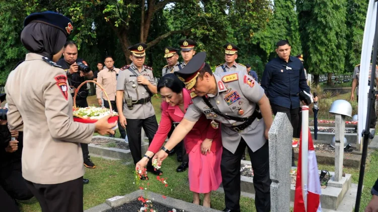 Polri Gelar Ziarah dan Tabur Bunga Menyambut Hari Bhayangkara Ke-80