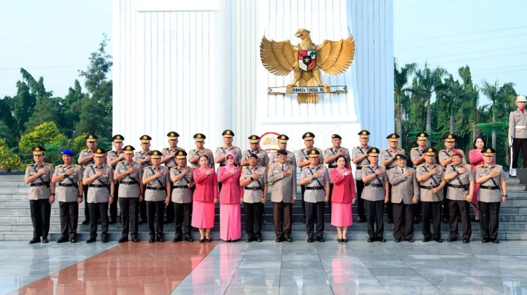 Polri Gelar Ziarah dan Tabur Bunga Menyambut Hari Bhayangkara Ke-80