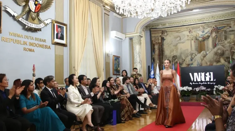 KBRI Roma Promosikan Wastra dan Ekonomi Kreatif lewat Peragaan Busana