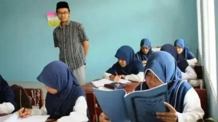DPR: Insentif Guru Madrasah Honorer, Tingkatkan Kesejahteraan Guru