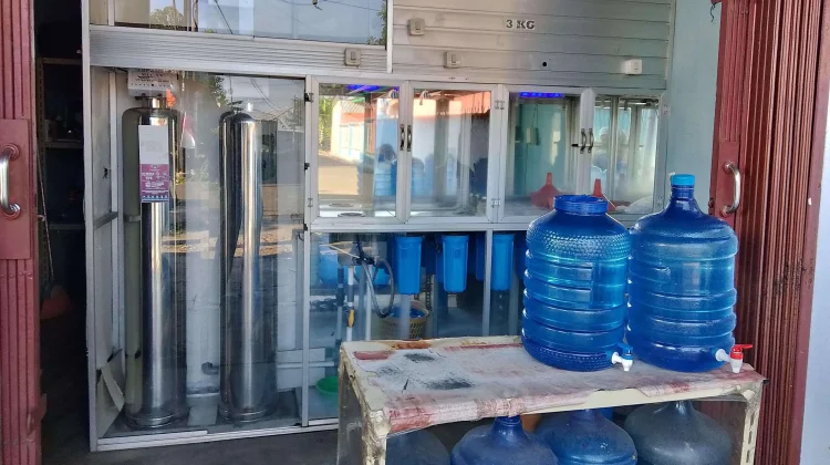 DPR Kaji Aturan Penggunaan Galon Isi Ulang dan Mikroplastik