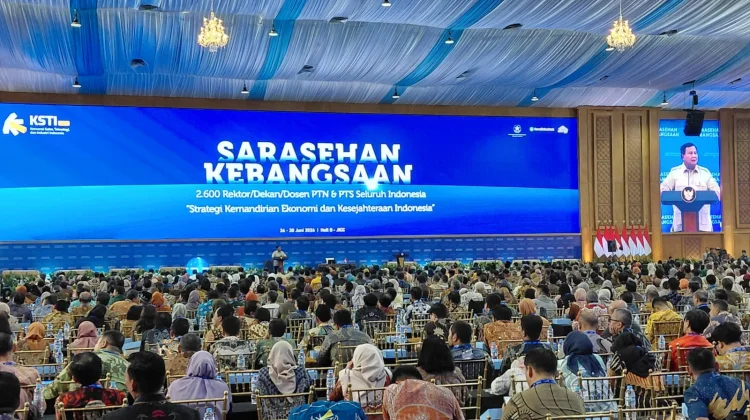 Presiden Dorong Mobil Nasional, Bangga Gunakan Maung Buatan RI