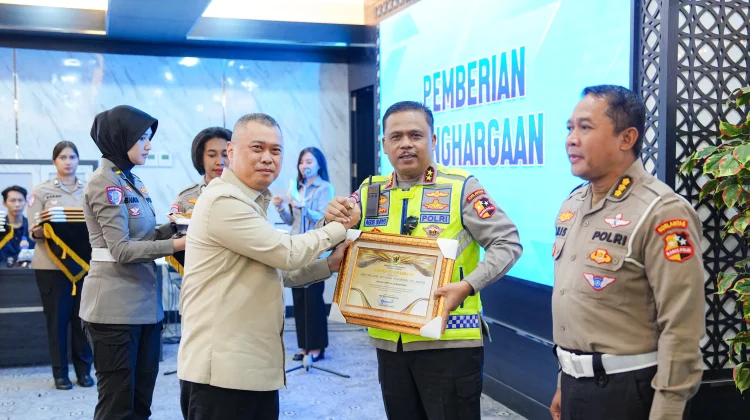 Korlantas Raih Penghargaan Menhub Atas Kesuksesan Pengamanan Lebaran 2026