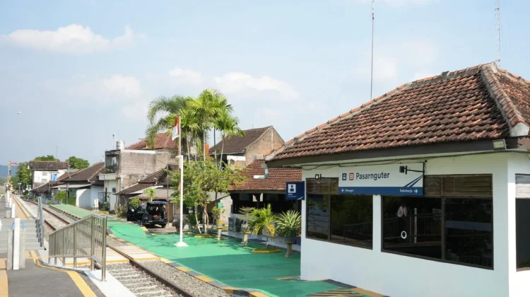 Ribuan Penumpang Gunakan Stasiun Pasarnguter di Sukoharjo