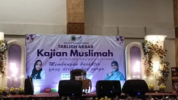 Ribuan Muslimah Padati Tabligh Akbar Ustazah Halimah Alaydrus di Ciawi