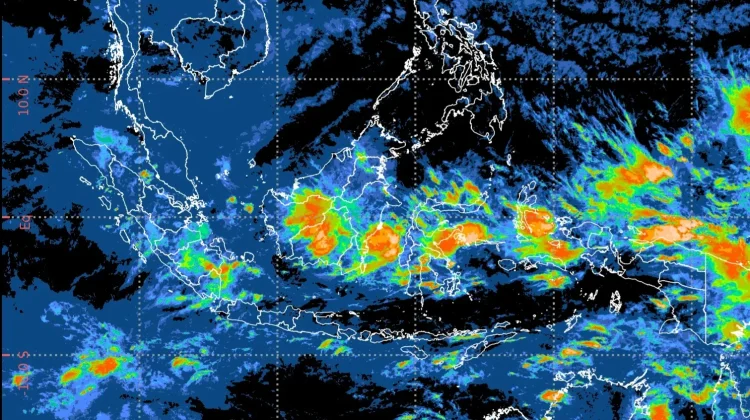 BMKG Waspadai Bibit Siklon Tropis 96W, Hujan dan Gelombang Tinggi Mengintai