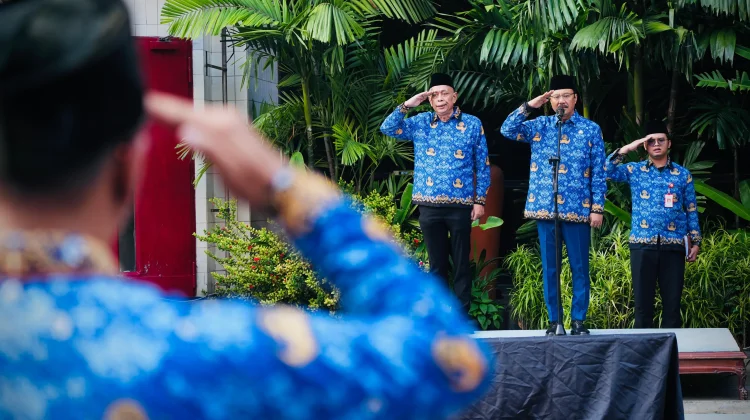 Mensos Bacakan Puisi di Hari Keluarga Nasional