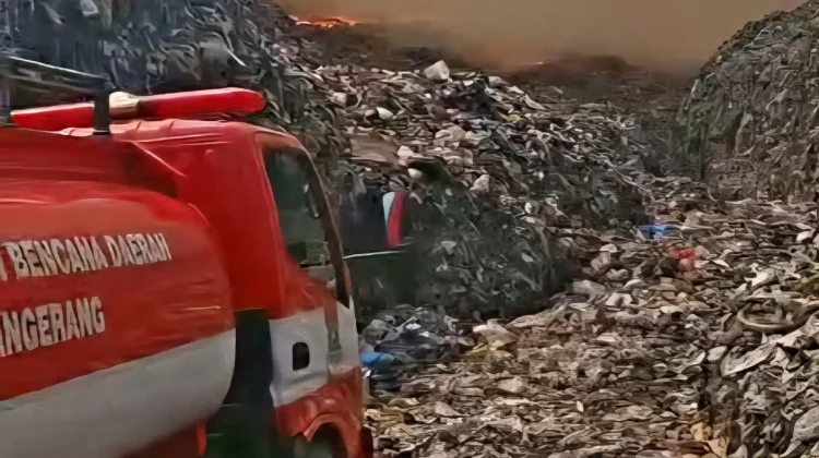 Kebakaran TPA Jatiwaringin, DLHK Kabupaten Tangerang Terjunkan Tim Medis