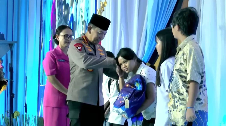 Polri Beri Santunan untuk Anak Yatim dalam Rangka Hari Bhayangkara ke-80