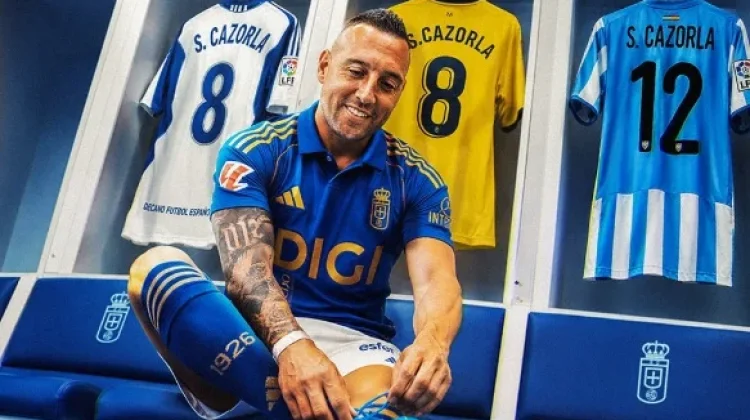 Dua Dekade Berkarya, Santi Cazorla Akhiri Karier
