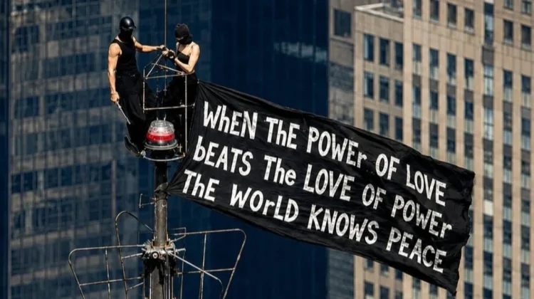 Lamaran Ekstrem di Empire State Building Berujung Penangkapan Pihak Kepolisian