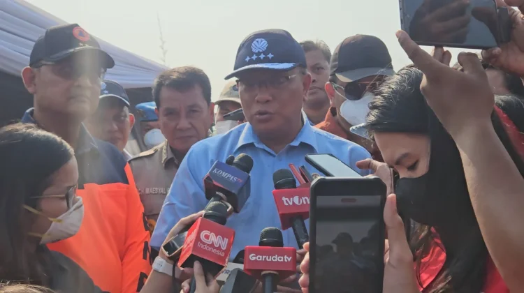 Menteri LH Pastikan Kerja Tim Gabungan Padamkan TPA Jatiwaringin