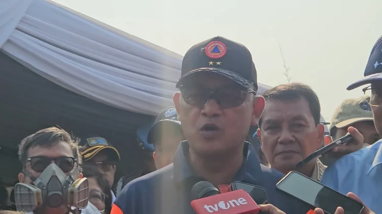 Pemadaman Kebakaran TPA Jatiwaringin Diperkuat di Hari Ketujuh