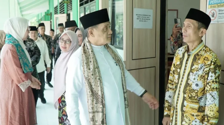 Wamenag Tinjau Renovasi Madrasah, Pastikan Peningkatan Mutu Pendidikan