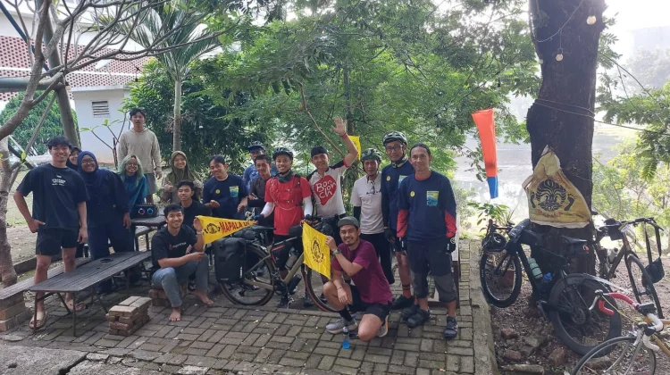 Anggota Mapala UI Tempuh 1.634 Kilometer dalam Ekspedisi Bike-Hiking