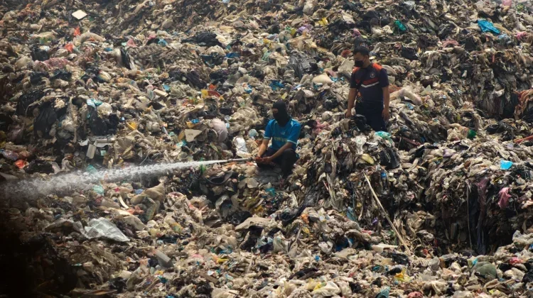 KLH akan Rehabilitasi TPA Jatiwaringin, Tinggalkan Sistem Open Dumping