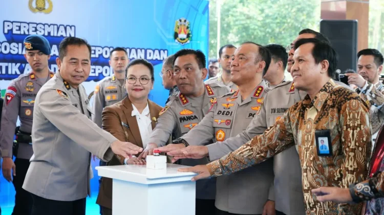 Perkuat 'Scientific Policing', Wakapolri Resmikan Kelas Tematik dan Laboratorium