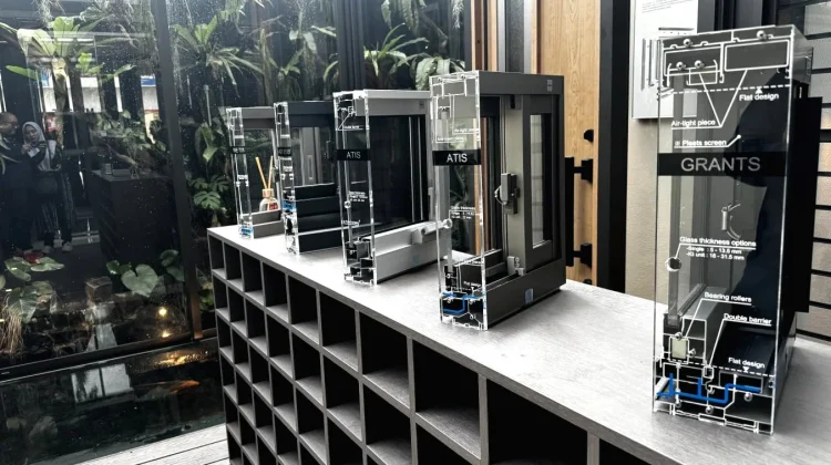 TOSTEM Indonesia Resmikan Studio Ciputat, Perluas Akses Produk Aluminium Premium