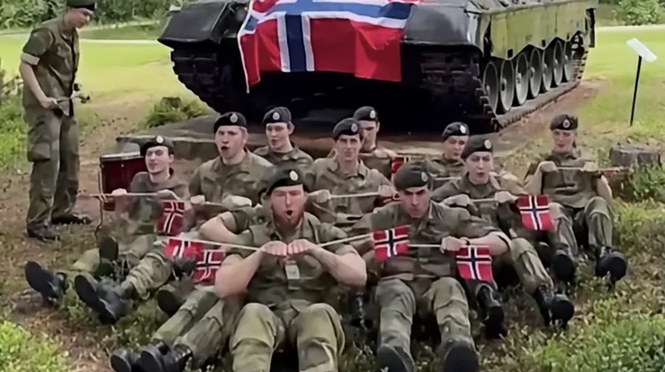 Viral, Militer Norwegia Lakukan 'Viking Row' dari Darat, Laut, dan Udara