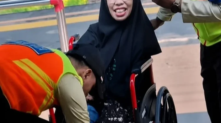 KAI Services Apresiasi Satpam Sigap Bantu Penumpang Disabilitas