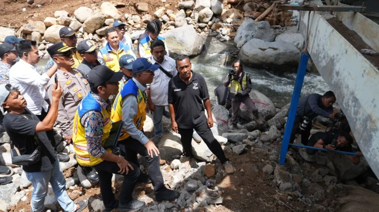 Menteri Dody Instruksikan Penguatan Jembatan Enang-Enang Demi Keselamatan Warga