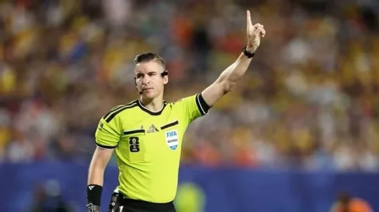 FIFA Evaluasi Kinerja Wasit François Letexier usai Diprotes Mesir