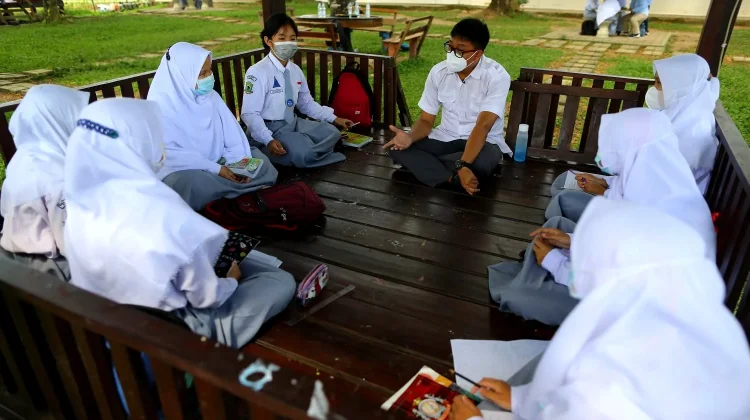 Dukung Generasi Emas Indonesia, MIND ID Salurkan Ribuan Beasiswa