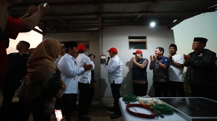 BAZNAS Hadirkan Program Rumah Terang, Kini Warga Indramayu Nikmati Listrik
